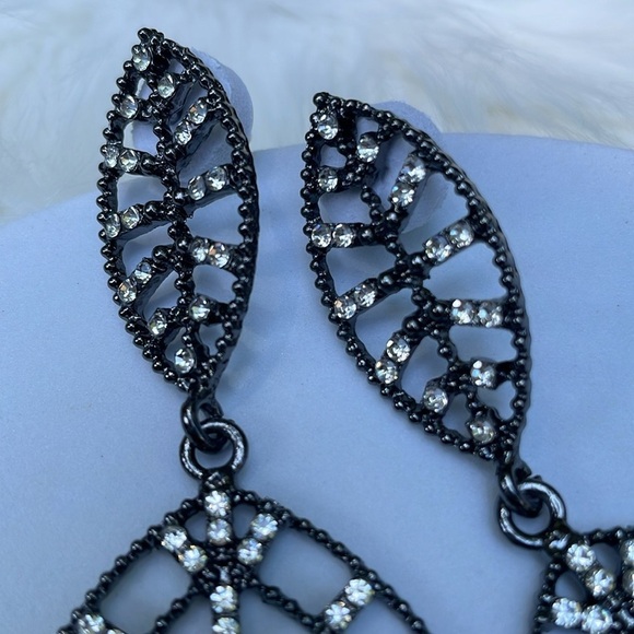 Leaf Rhinestone Drop Earrings - Picture 7 of 11